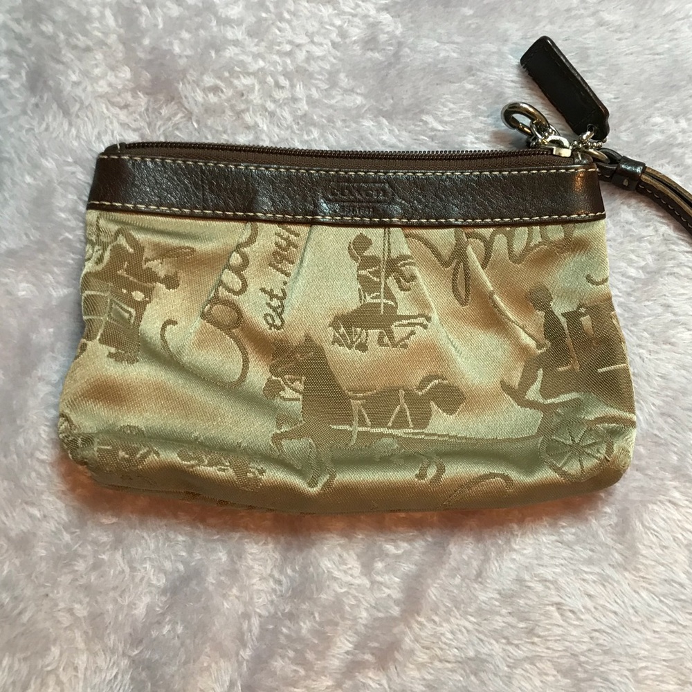 Horse and carriage pleated coach wristlet